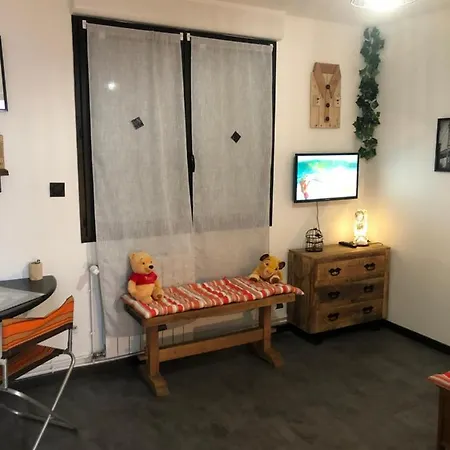 Lavalou Oda ve Kahvaltı 3*