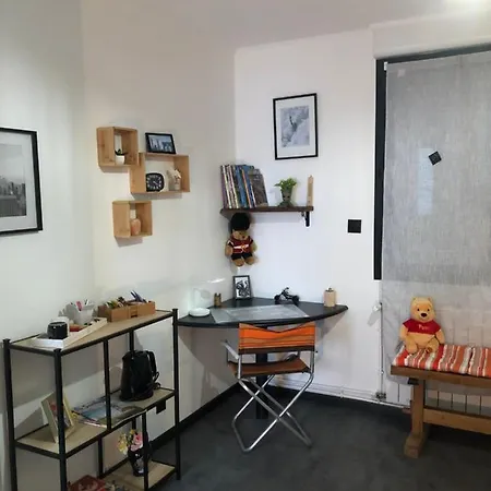 Lavalou Oda ve Kahvaltı 3*